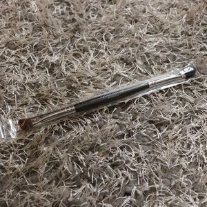 Younique Angle Brush / Sponge - Eyeshadow Brush